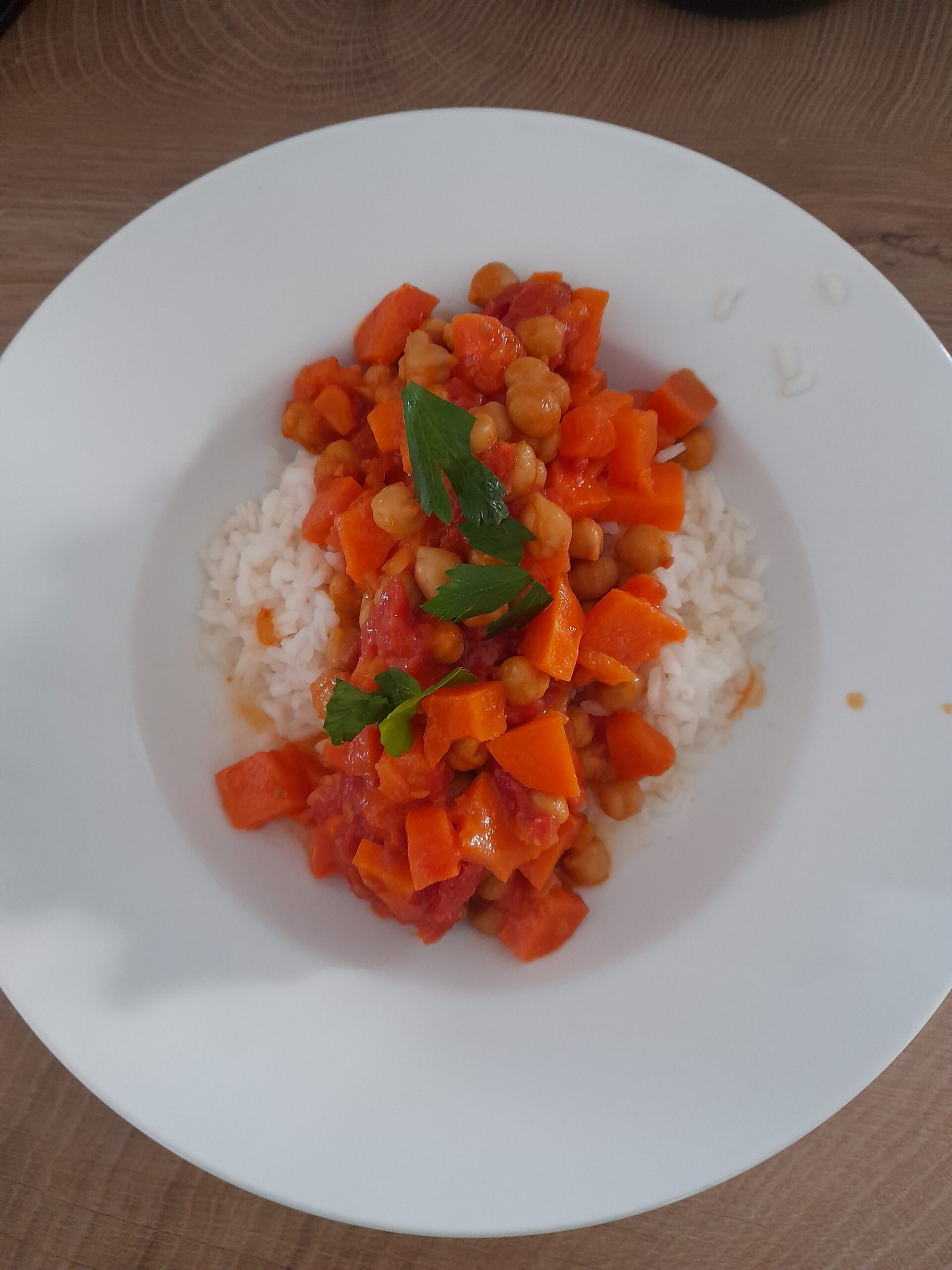 Sunshine in a Bowl: Quick & Hearty Chickpea and Sweet Potato Curry